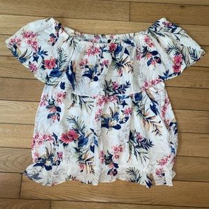 🦅American Eagle Off The Shoulder Top Size Large🦅